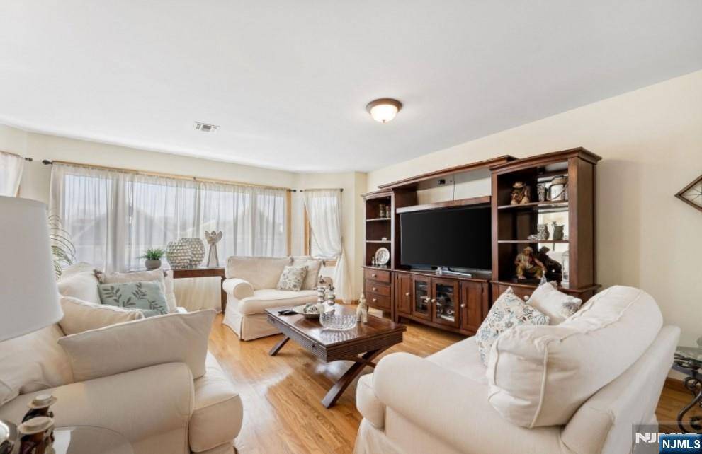 Kearny, NJ 07032,85 Devon TER #1st Fl