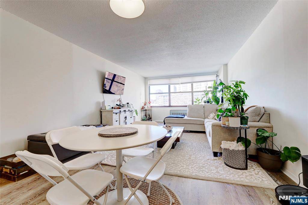 Guttenberg, NJ 07093,7002 Boulevard East #12 G