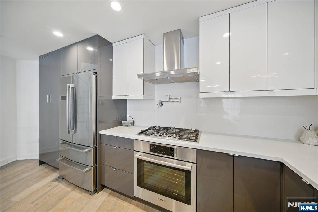 Jersey City, NJ 07302,367 3rd ST #501