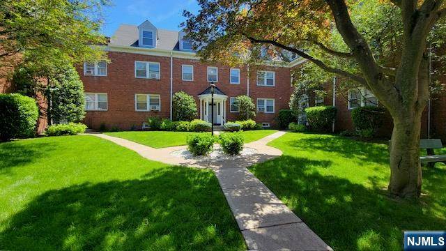Teaneck, NJ 07666,735 Elm AVE #5A