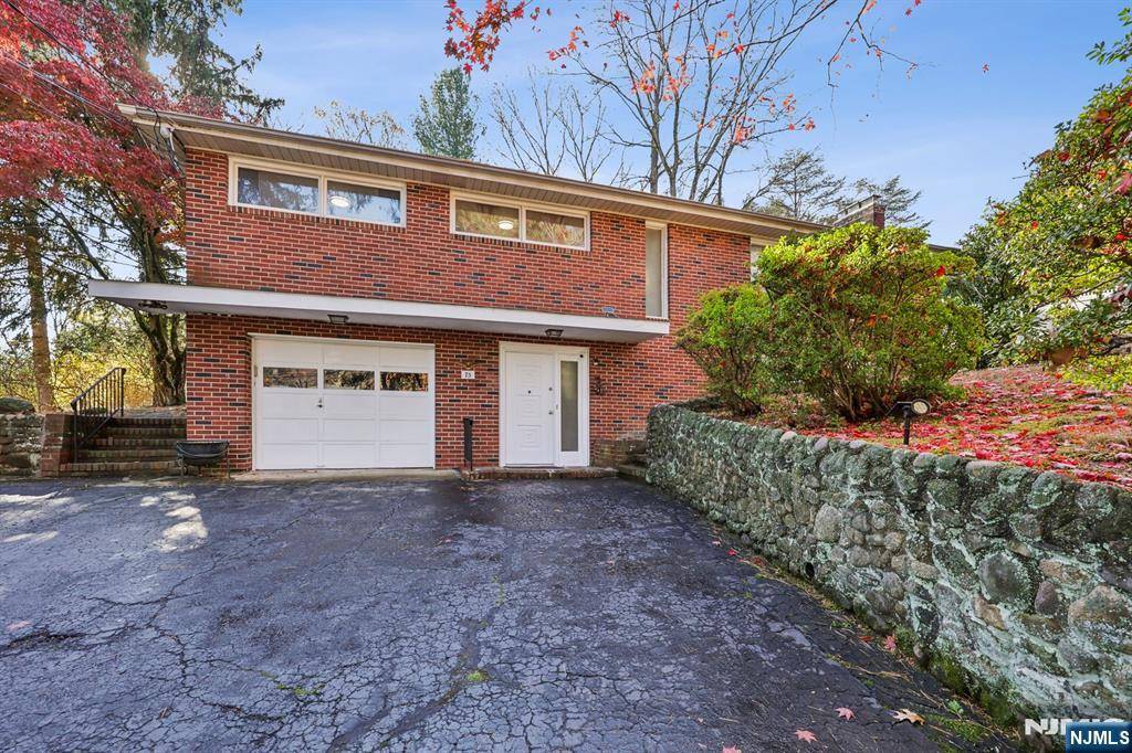 Woodcliff Lake, NJ 07677,75 Glen RD
