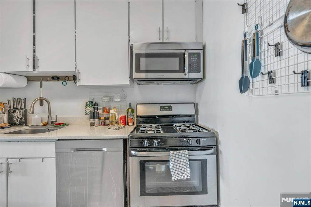 Guttenberg, NJ 07093,7002 Boulevard East #26C