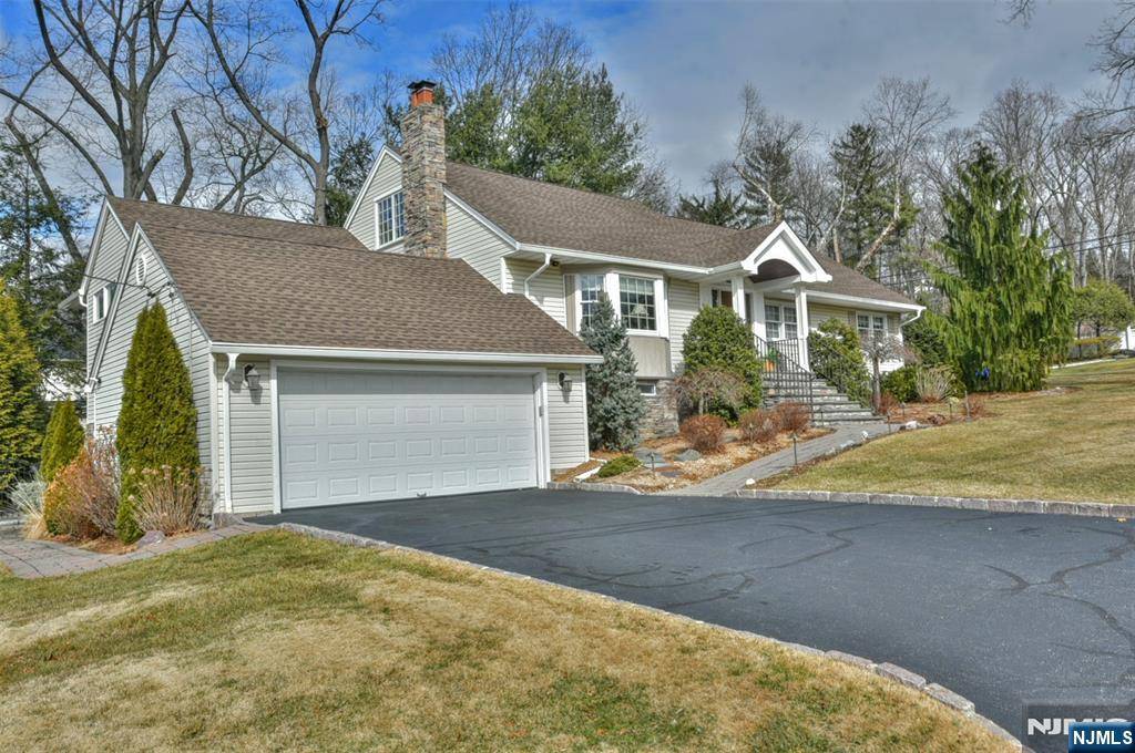 Emerson, NJ 07630,122 Colonial RD