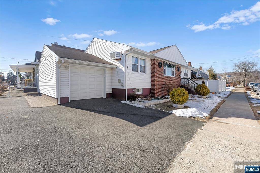 Paterson, NJ 07502,113 Totowa AVE