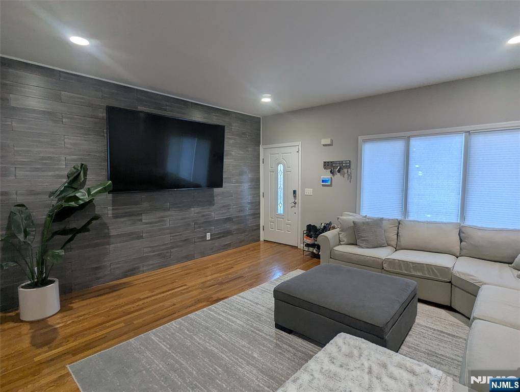 Lodi, NJ 07644,27A Summer ST