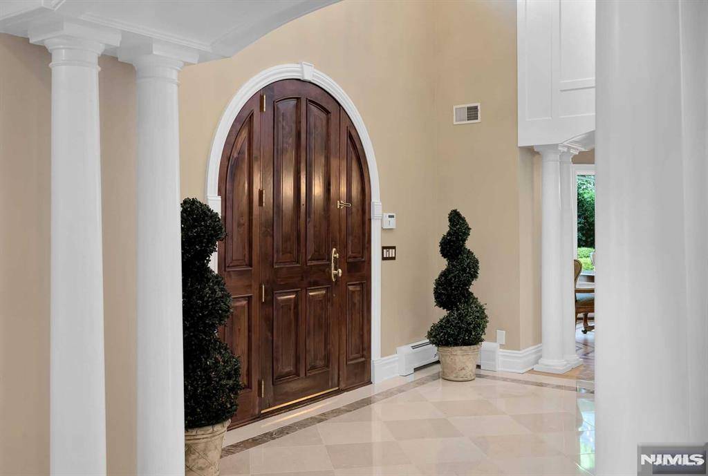 Franklin Lakes, NJ 07417,108 Garden CT