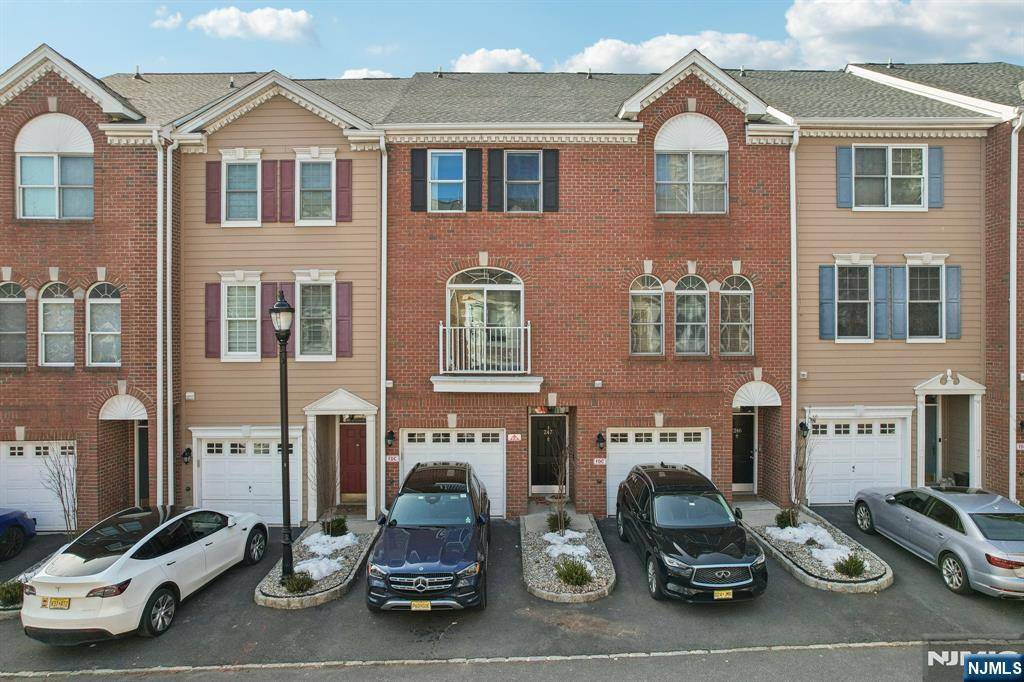 West New York, NJ 07093,247 Brower CT #247