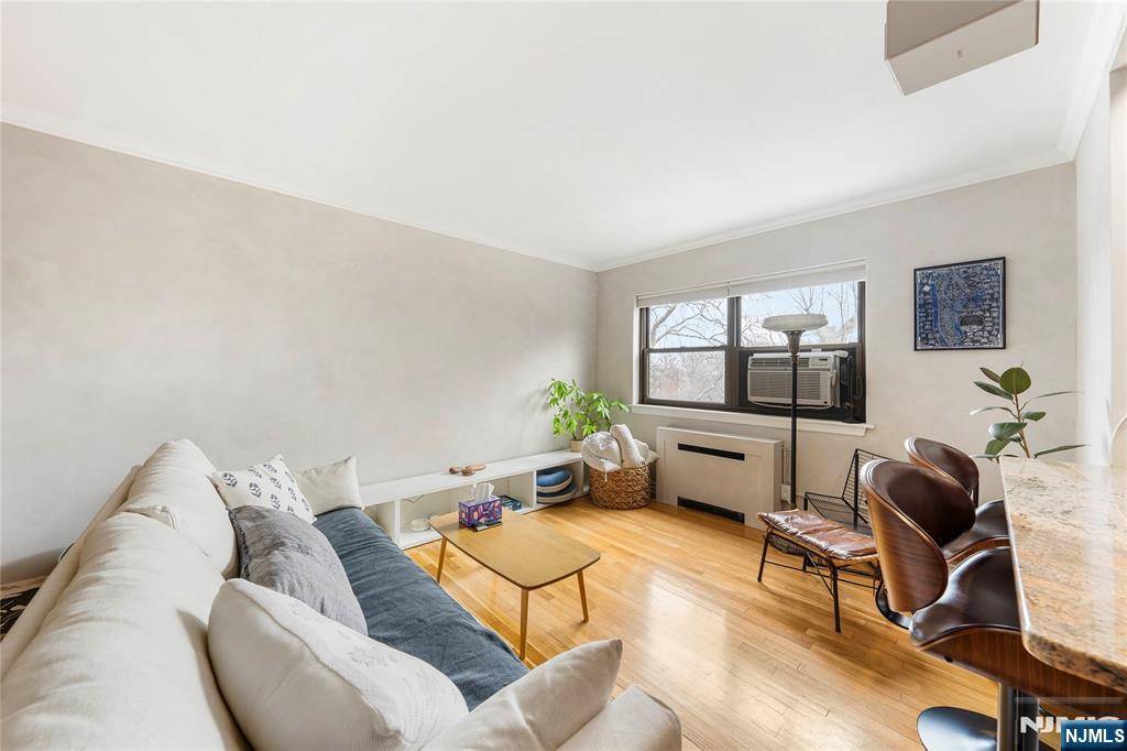 Fort Lee, NJ 07024,410 Park PL #5B