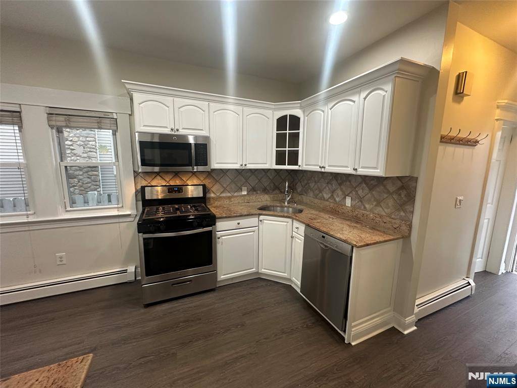 Wyckoff, NJ 07481,254 Everett AVE #1