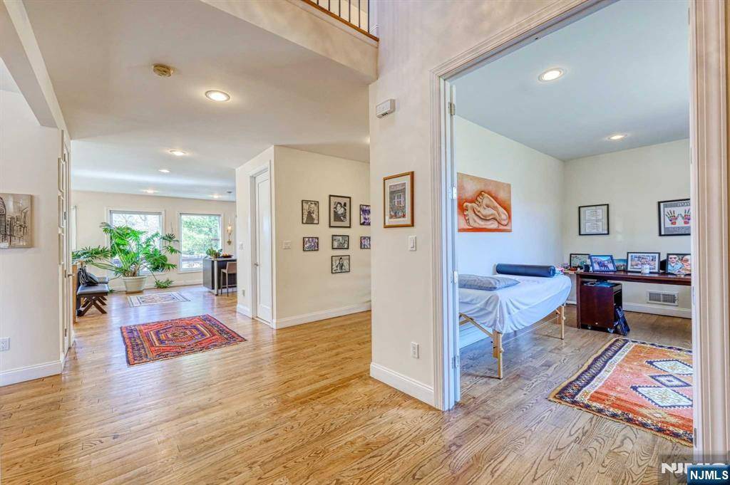 Cresskill, NJ 07626,84 Westervelt PL