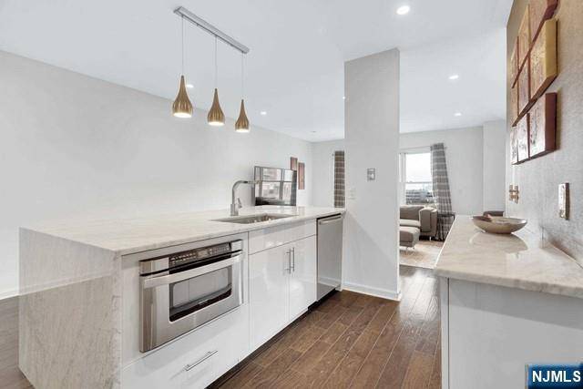 Edgewater, NJ 07020,331 Promenade