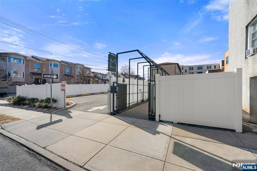 Cliffside Park, NJ 07010,526 Anderson AVE
