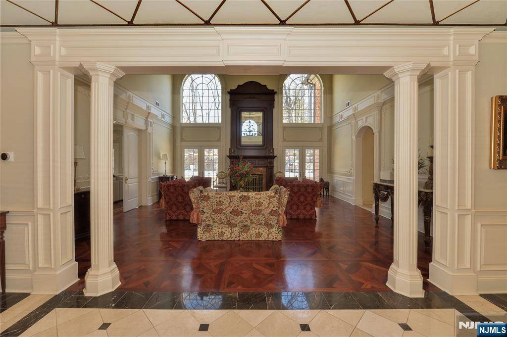 Saddle River, NJ 07458,146 E Allendale RD