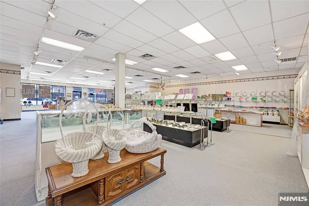 Elmwood Park, NJ 07407,505 Mola BLVD