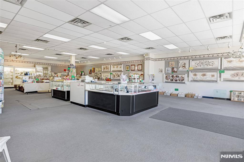 Elmwood Park, NJ 07407,505 Mola BLVD