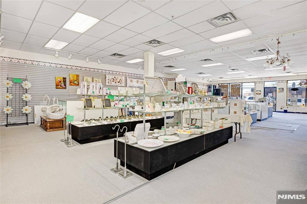 Elmwood Park, NJ 07407,505 Mola BLVD