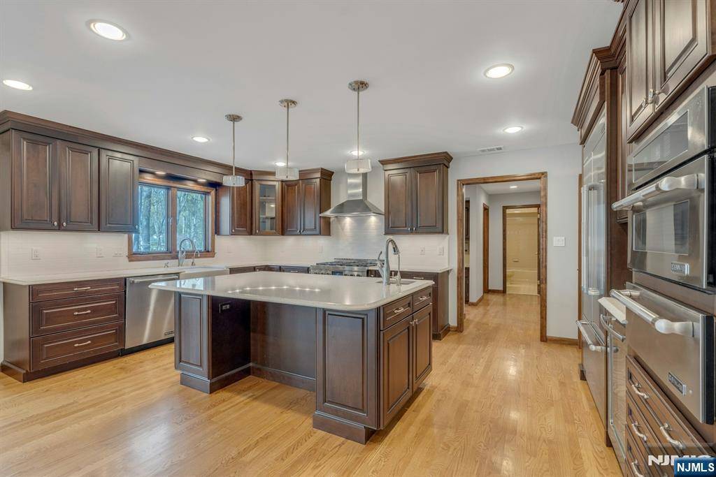 Upper Saddle River, NJ 07458,41 Gristmill LN
