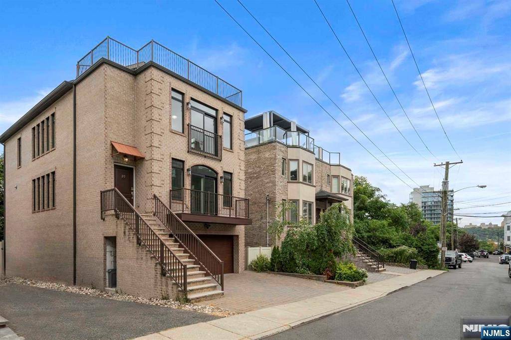 Edgewater, NJ 07020,37 Winterburn PL
