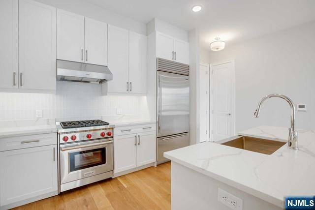 Edgewater, NJ 07020,3 Somerset LN #617