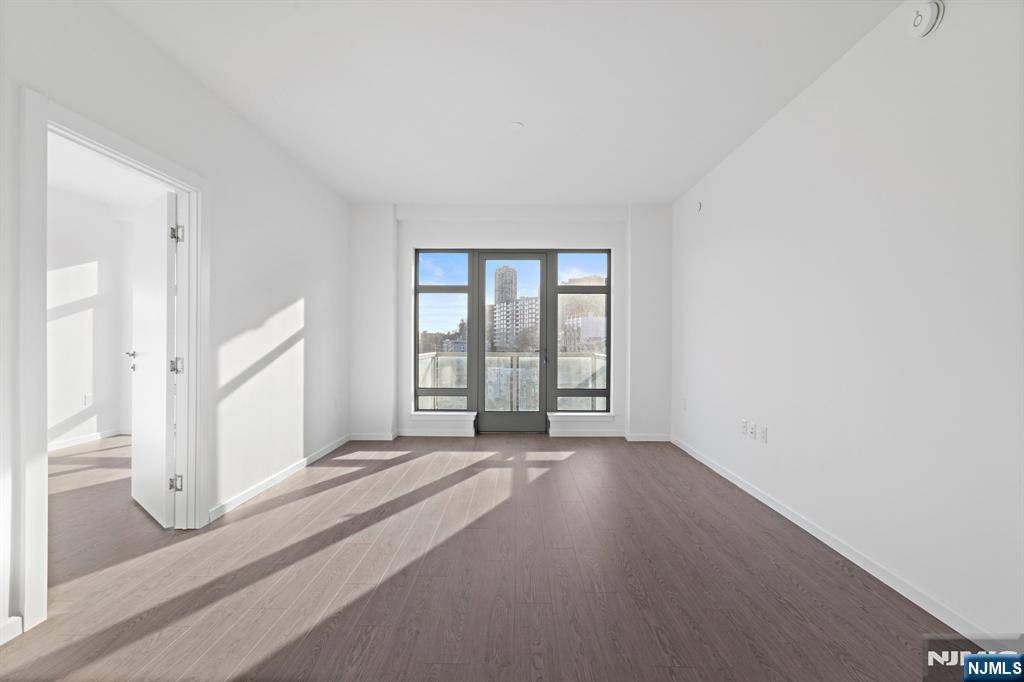 Edgewater, NJ 07020,143 Old River RD #606