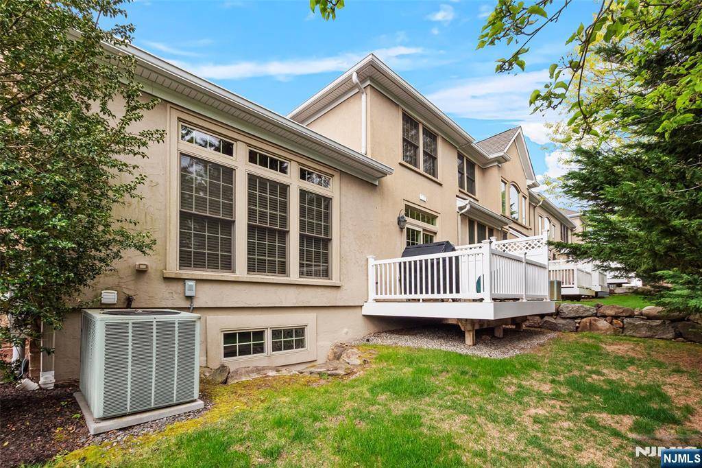Ramsey, NJ 07446,2 Windsor LN