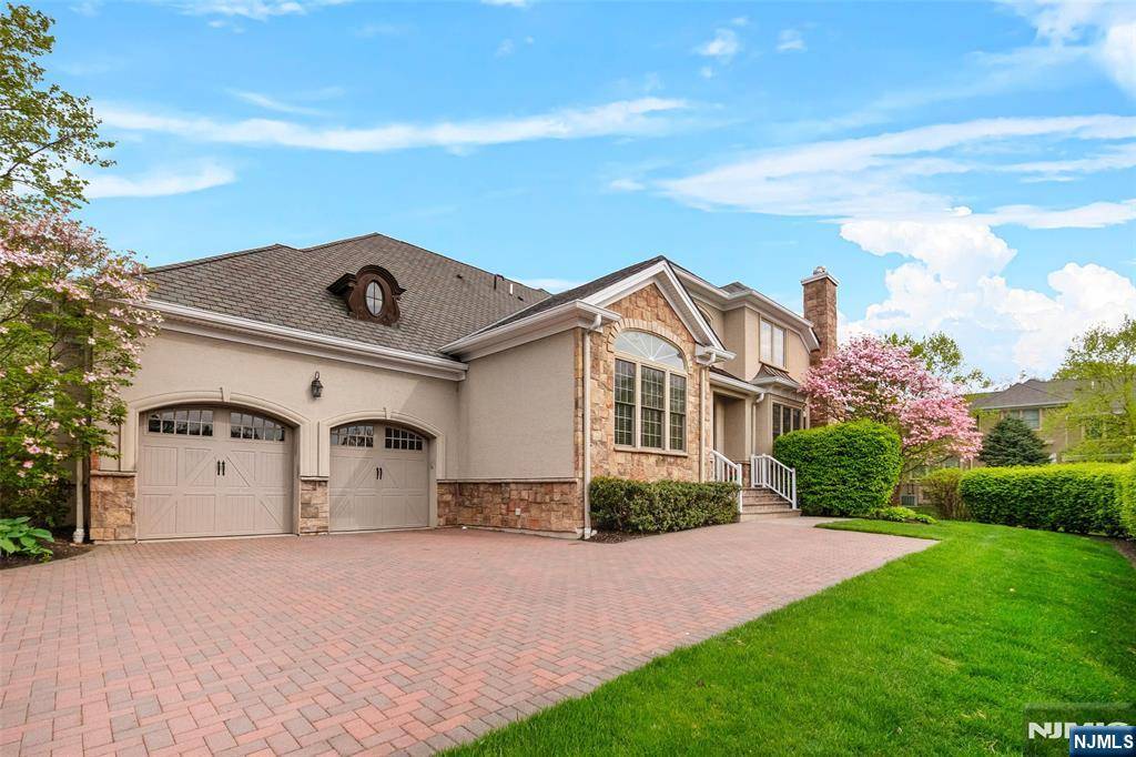 Ramsey, NJ 07446,2 Windsor LN