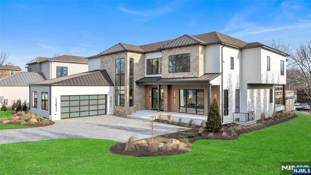 Englewood Cliffs, NJ 07632,575 Floyd ST