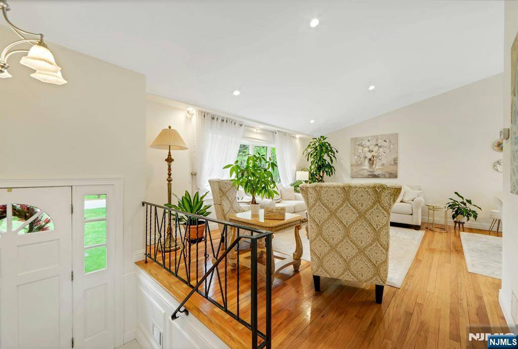 Hillsdale, NJ 07642,267 Cambridge RD