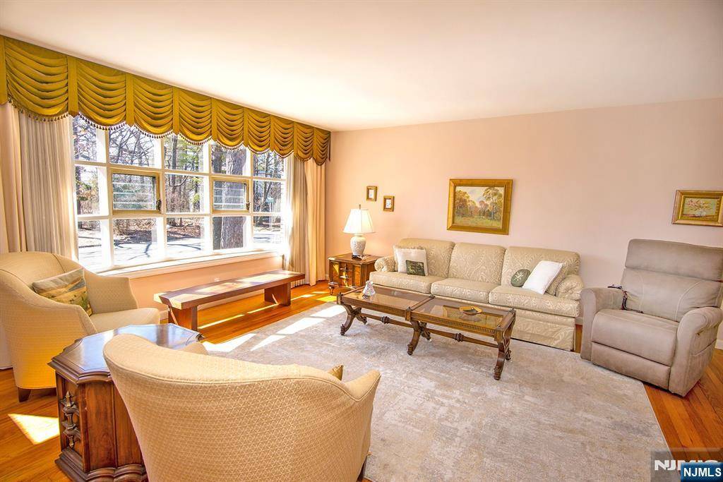 Englewood Cliffs, NJ 07632,53 Dillingham PL