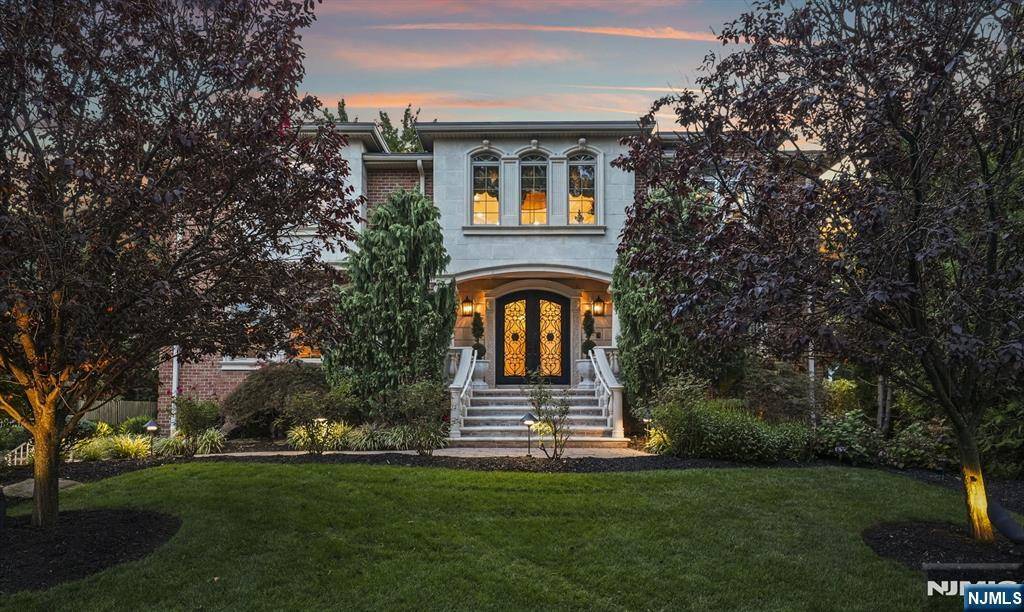 Englewood Cliffs, NJ 07632,154 Charlotte PL