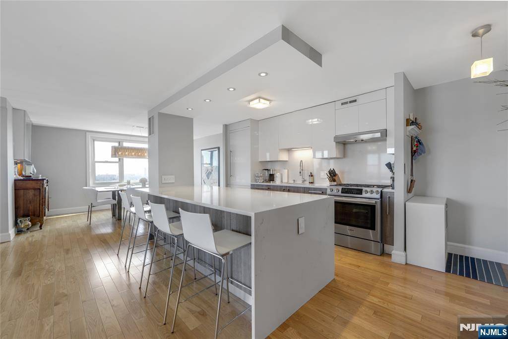 Fort Lee, NJ 07024,555 North AVE #17E