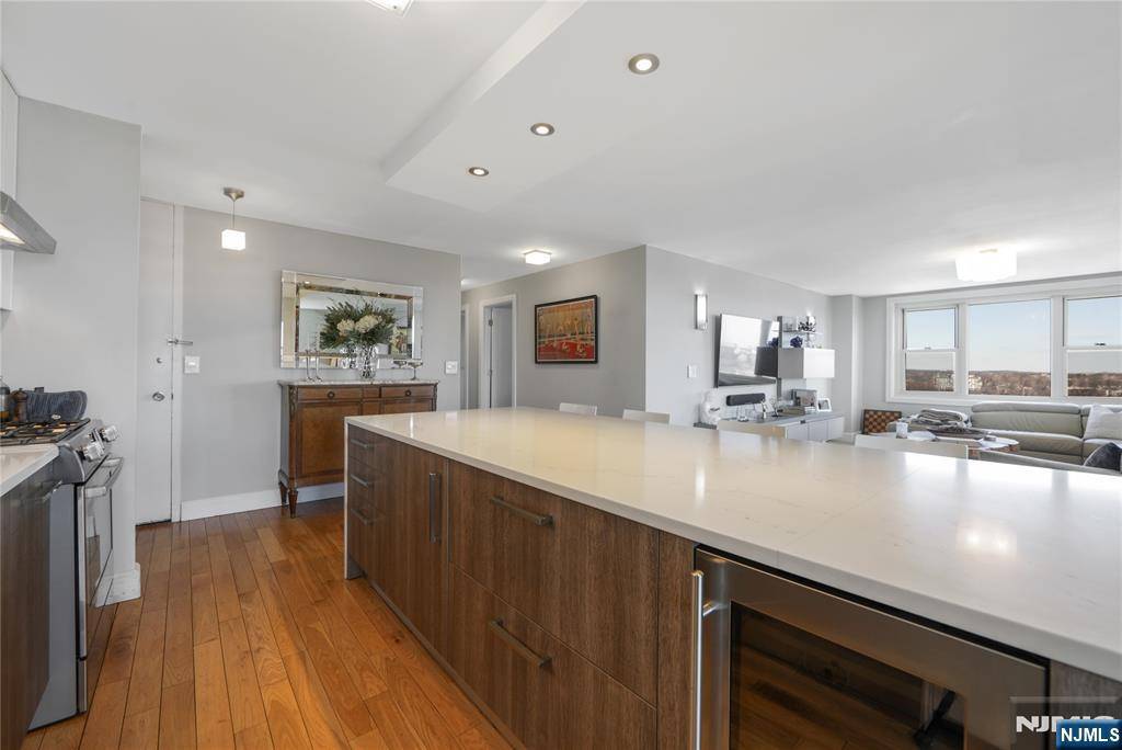 Fort Lee, NJ 07024,555 North AVE #17E
