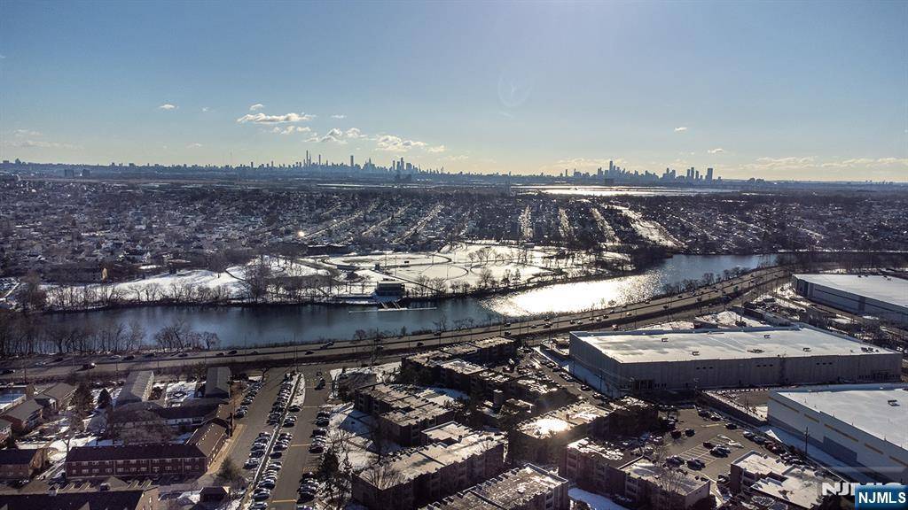 Nutley, NJ 07110,1 River #8C