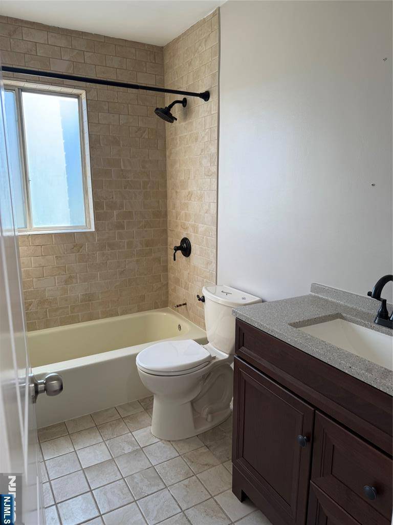 East Rutherford, NJ 07603,89 Uhland ST #14