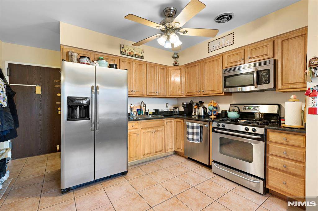 Secaucus, NJ 07094,36 Northend DR