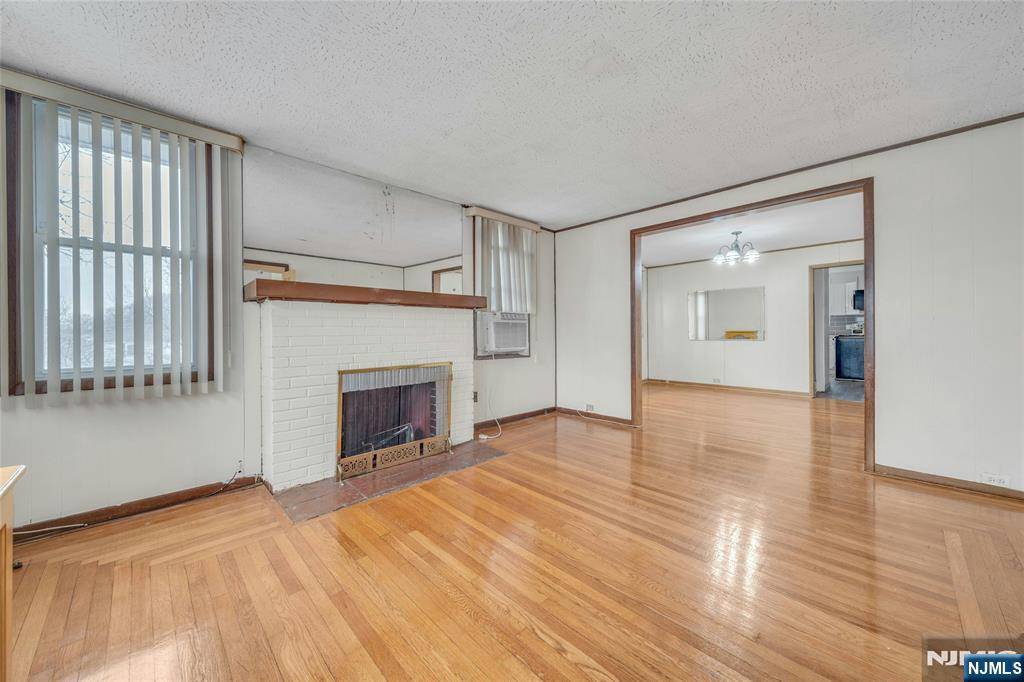 Leonia, NJ 07605,561 Grand AVE