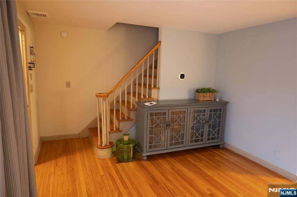Lyndhurst, NJ 07071,706 Teneyck AVE
