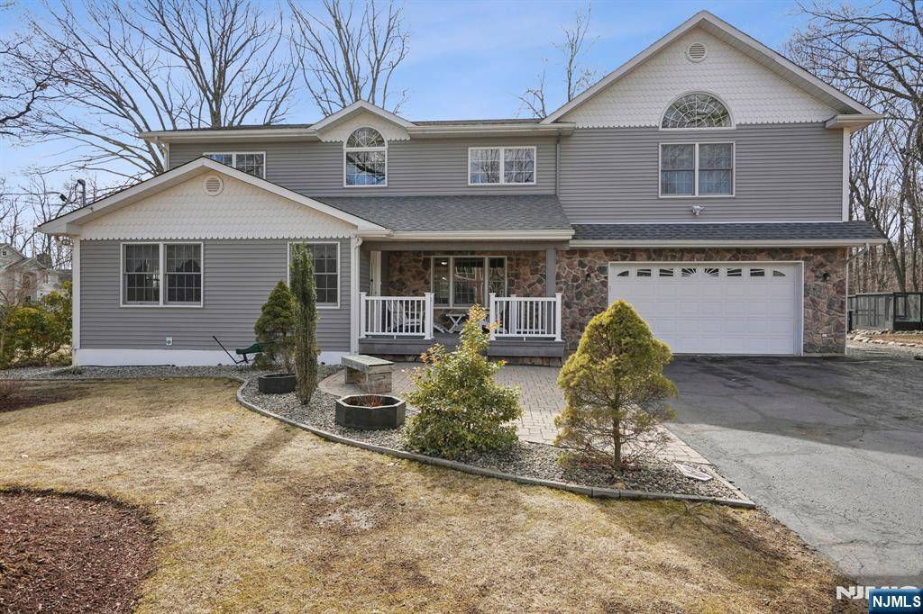 Oakland, NJ 07436,150 Dogwood DR