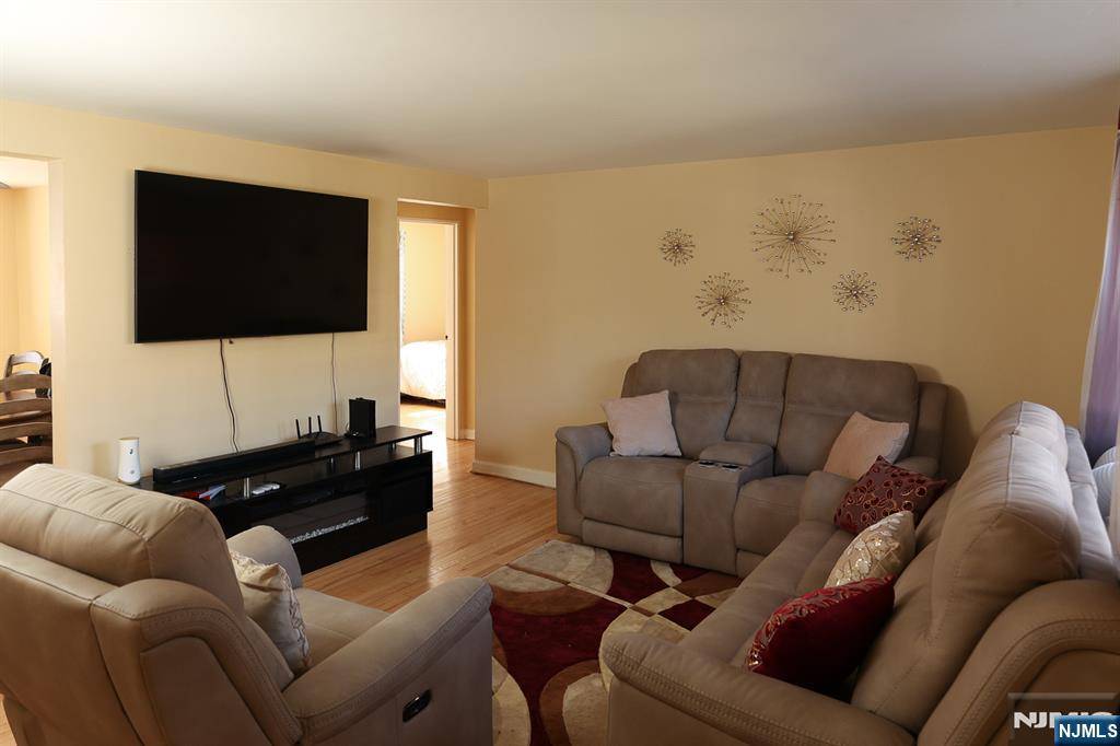 Englewood, NJ 07631,191 Knickerbocker RD #17