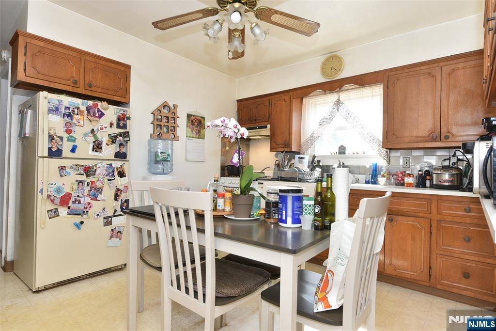 Waldwick, NJ 07463,130 Manhattan AVE