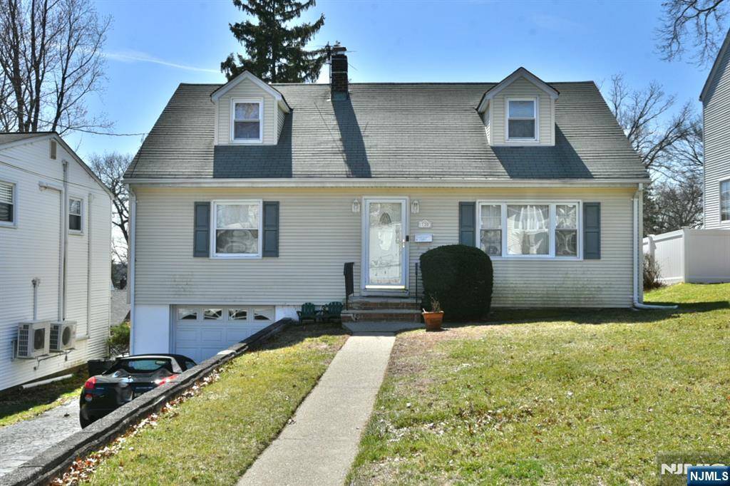 Waldwick, NJ 07463,130 Manhattan AVE