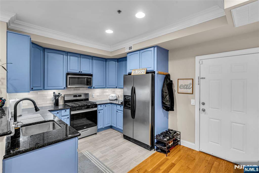 Newark, NJ 07114,15-19 Tichenor LN #204