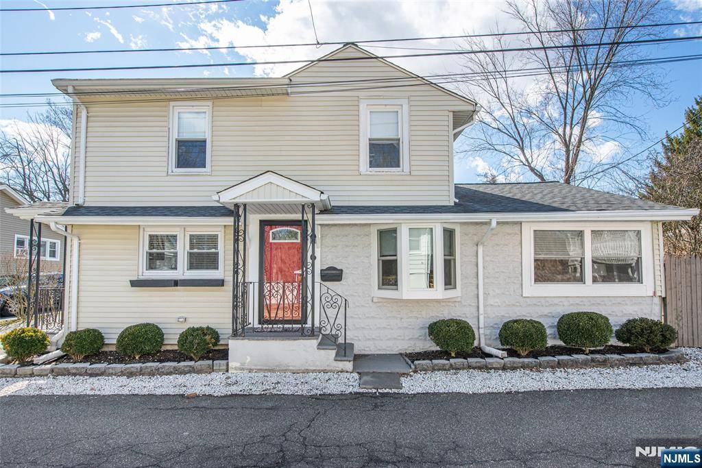 West Caldwell, NJ 07006,6 Spring LN
