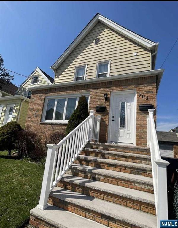 Kearny, NJ 07032,703 Devon ST #1st floor