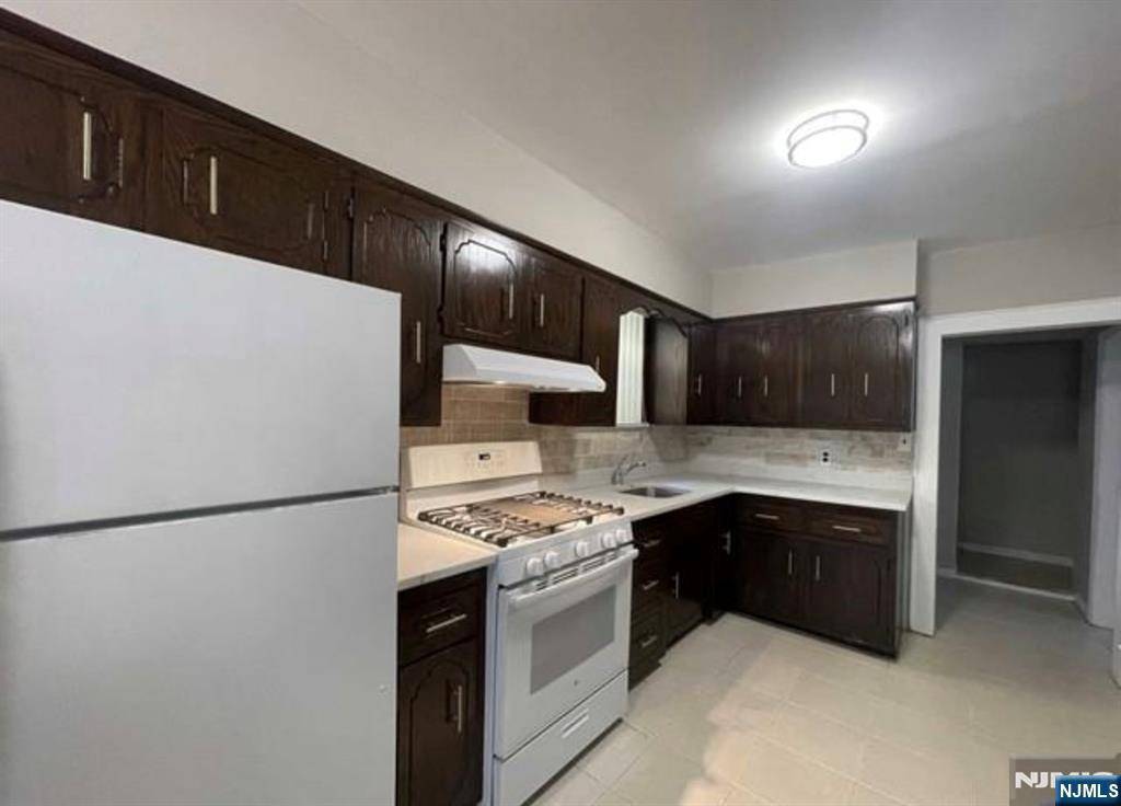 Kearny, NJ 07032,703 Devon ST #1st floor