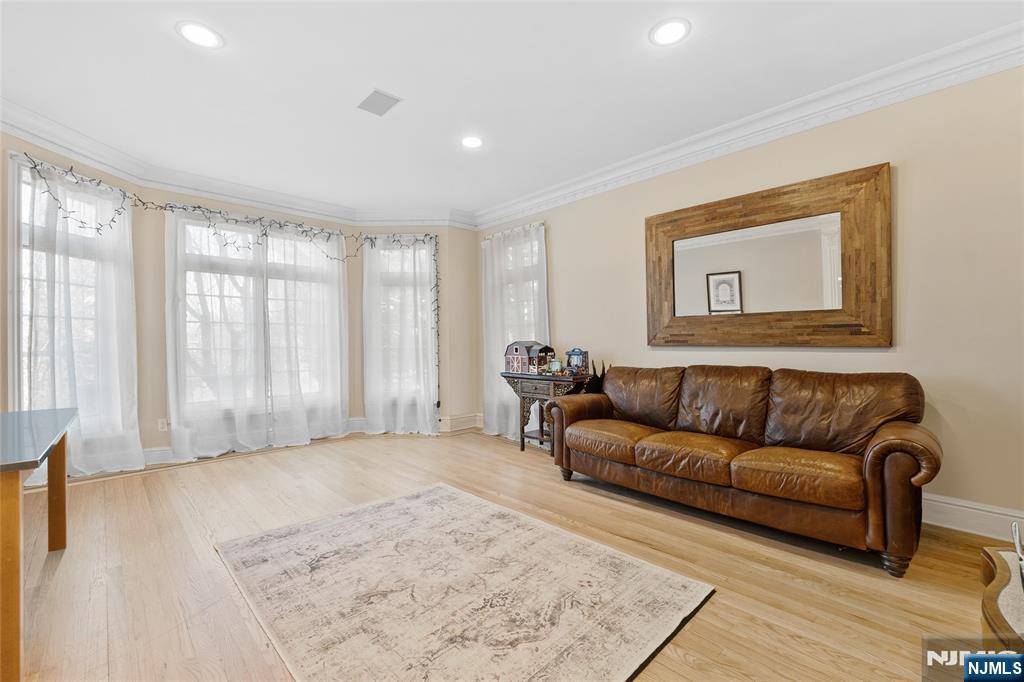 North Caldwell, NJ 07006,64 Beachmont TER