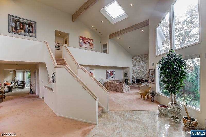 Livingston, NJ 07039,2 Rainbow Ridge DR