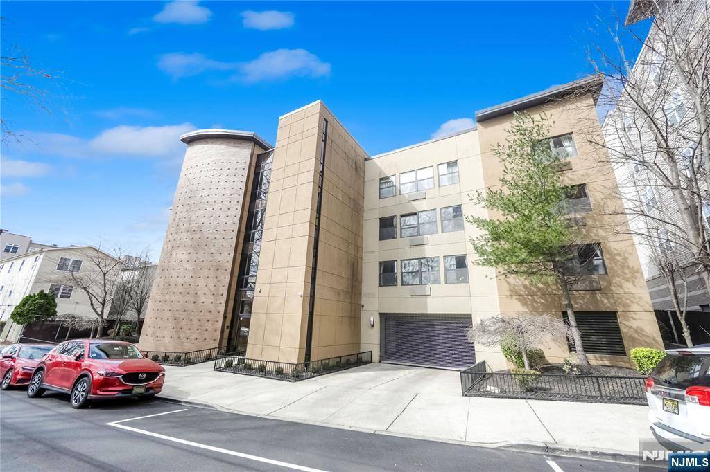 West New York, NJ 07093,5711 Jefferson ST #402