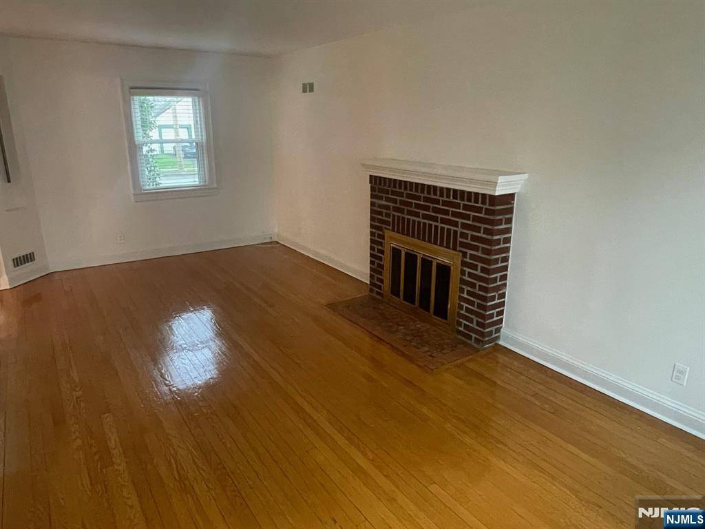 Teaneck, NJ 07666,687 Kent AVE