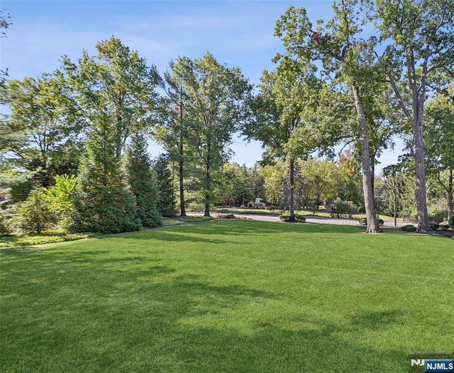 Englewood Cliffs, NJ 07632,143 Demarest AVE